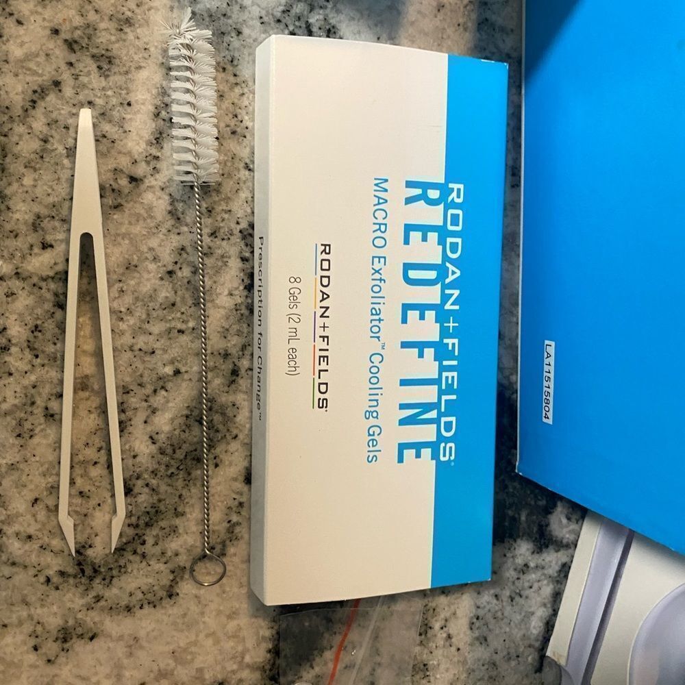 Redefine Macro Exfoliator - Picture 4 of 11